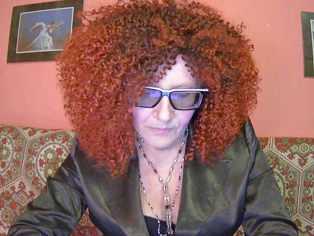 ChristineRed live cam preview
