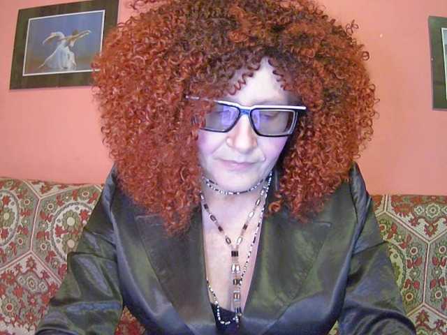 ChristineRed live cam preview