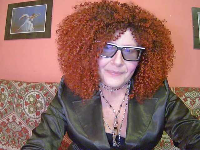ChristineRed live cam preview