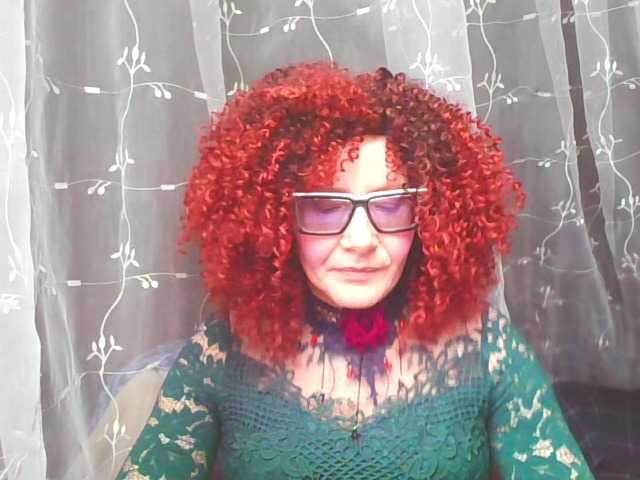 ChristineRed live cam preview