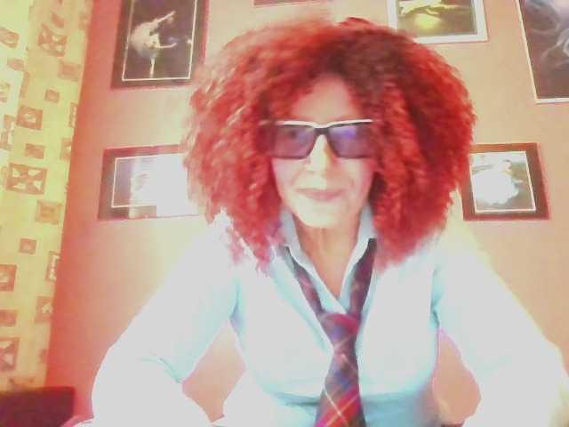 ChristineRed live cam preview