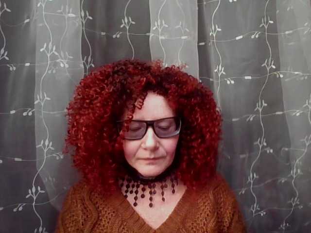 ChristineRed live cam preview