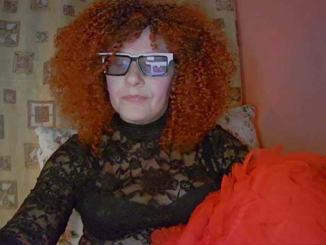 ChristineRed, en vivo ahora en BongaCams