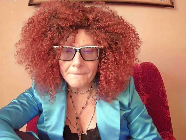 ChristineRed live cam preview