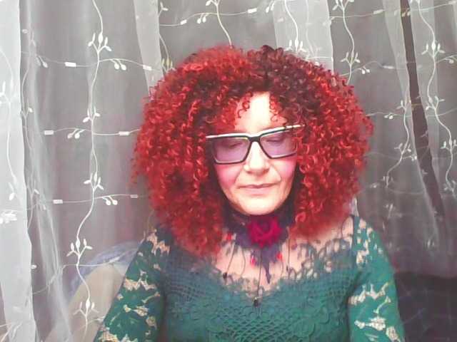 ChristineRed live cam preview