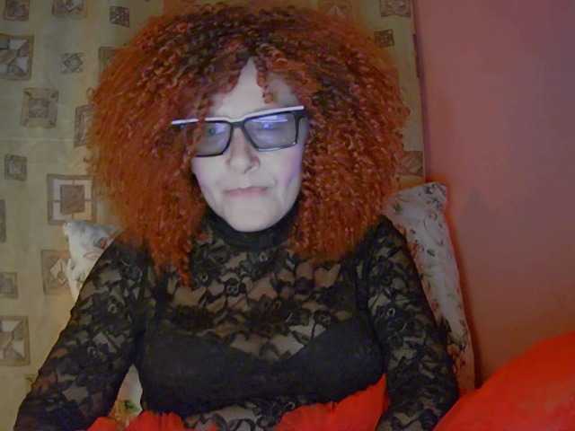 ChristineRed live cam preview