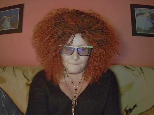 ChristineRed live cam preview