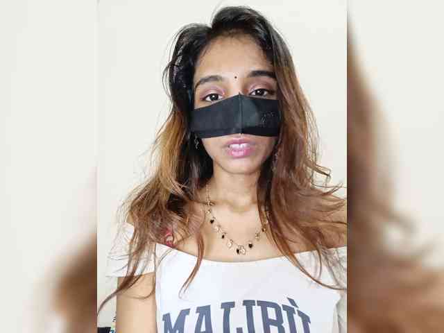 Model: JaraRose22