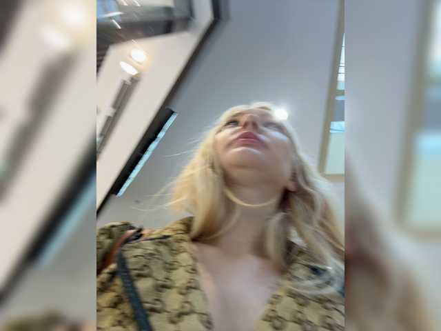 AmmyAlexInPublic live cam on BongaCams