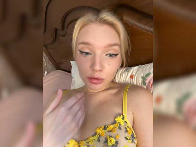 AmmyAlexInPublic live cam on BongaCams