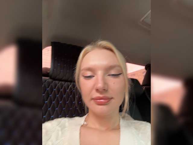 AmmyAlexInPublic live cam on BongaCams
