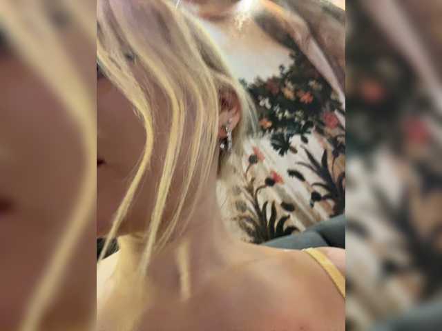 AmmyAlexInPublic live cam on BongaCams