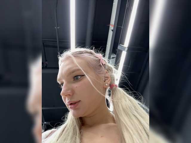 AmmyAlexInPublic live cam on BongaCams