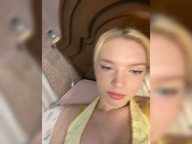 AmmyAlexInPublic live cam on BongaCams