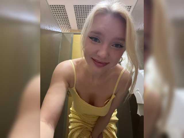 AmmyAlexInPublic live cam on BongaCams