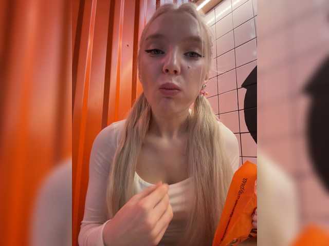 AmmyAlexInPublic live cam on BongaCams