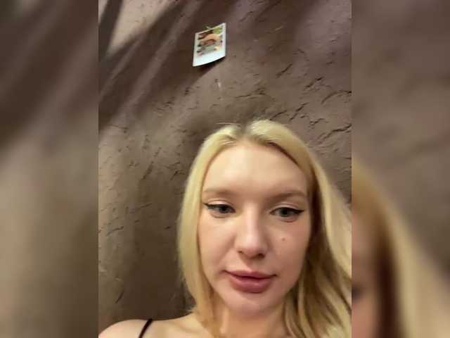 AmmyAlexInPublic, live now on BongaCams