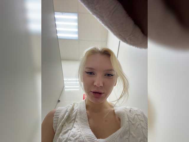 AmmyAlexInPublic live cam on BongaCams