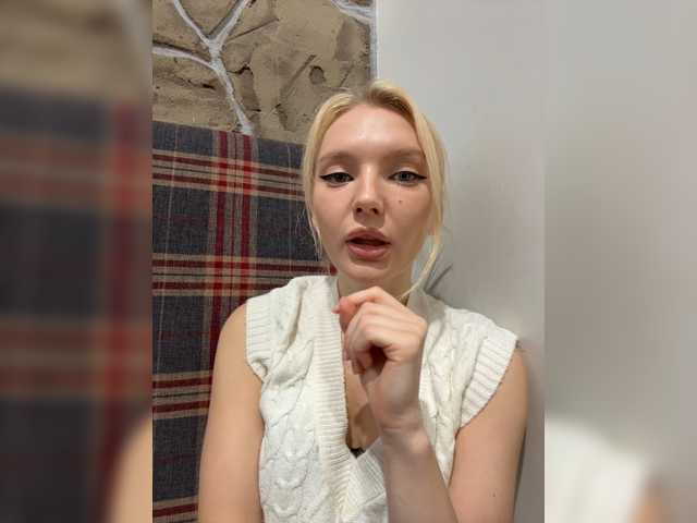 AmmyAlexInPublic live cam on BongaCams