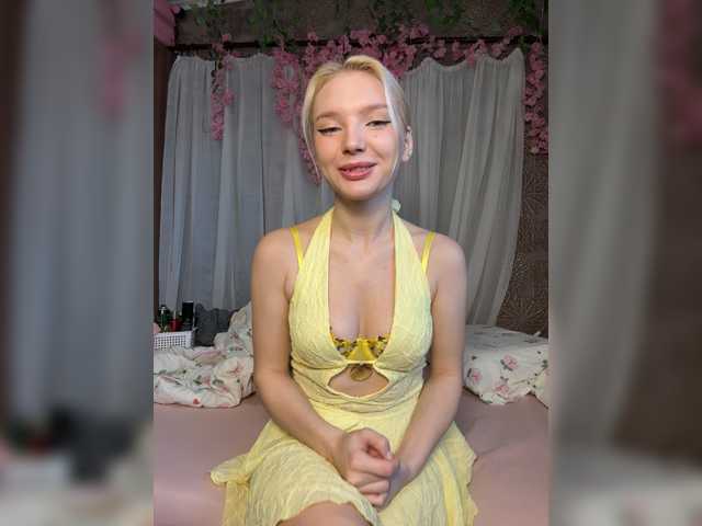 AmmmyInPublic webcam