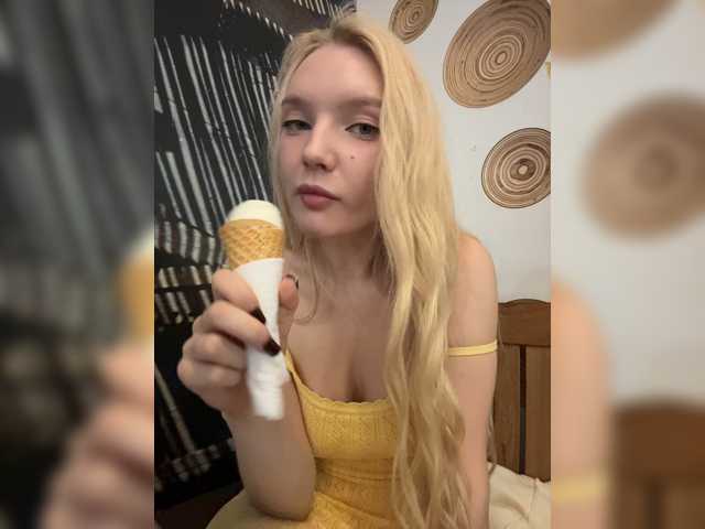 видео AmmyAlexInPublic