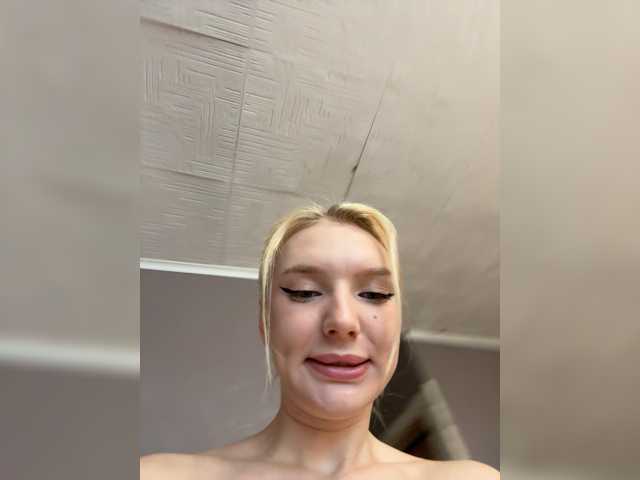 AmmyAlexInPublic live cam on BongaCams