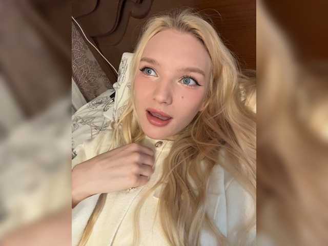 AmmyAlexInPublic, live now on BongaCams