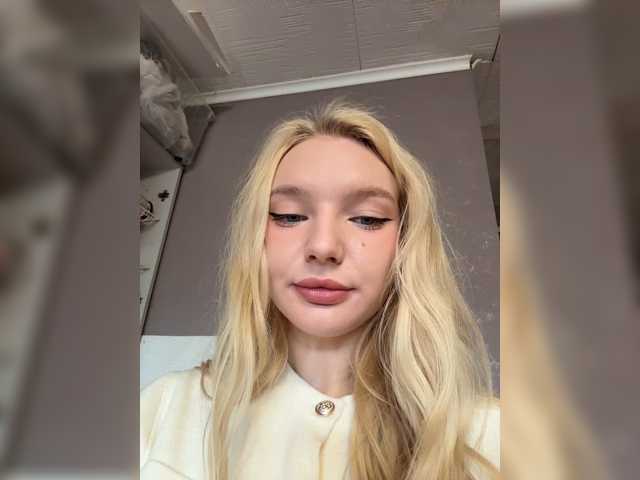 AmmyAlexInPublic, live now on BongaCams