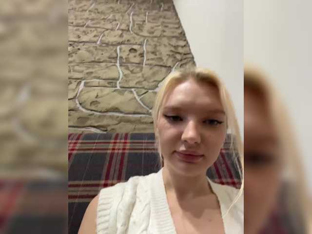 AmmyAlexInPublic live cam on BongaCams