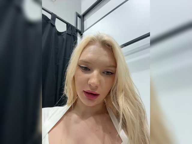 AmmyAlexInPublic live cam on BongaCams