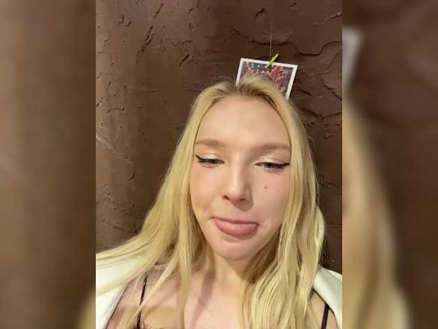 AmmyAlexInPublic live cam on BongaCams