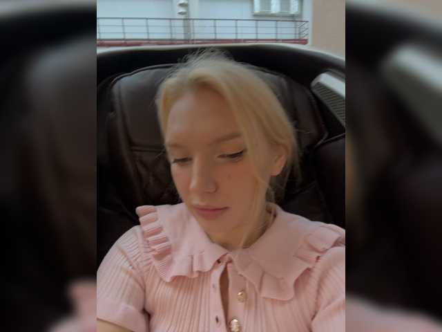 AmmmyInPublic live cam