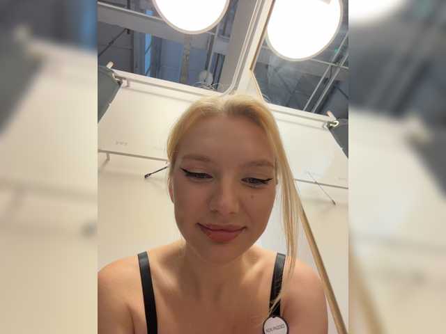 AmmyAlexInPublic live cam on BongaCams