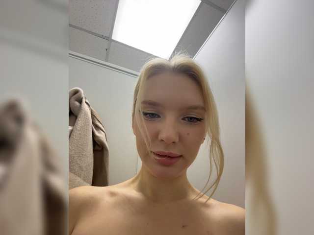 AmmyAlexInPublic live cam on BongaCams