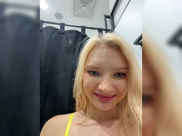 AmmyAlexInPublic live cam on BongaCams