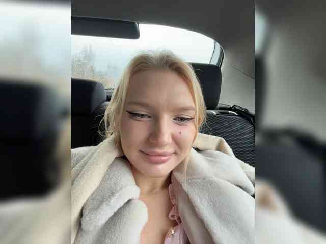 AmmmyInPublic webcam