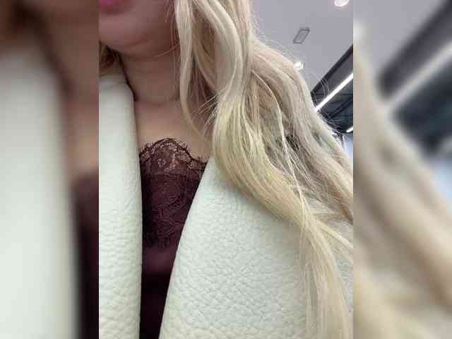 Модель: AmmyAlexInPublic
