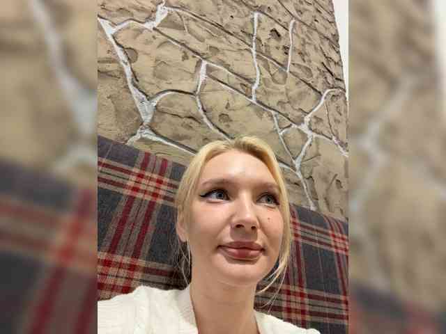 Модель: AmmmyInPublic
