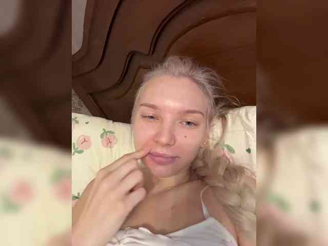 AmmmyInPublic webcam