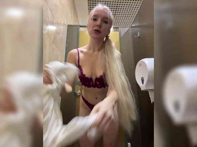 AmmmyInPublic