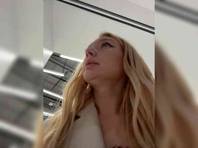 AmmyAlexInPublic webcam