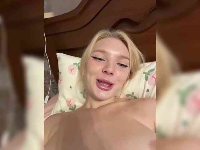 Модель: AmmmyInPublic