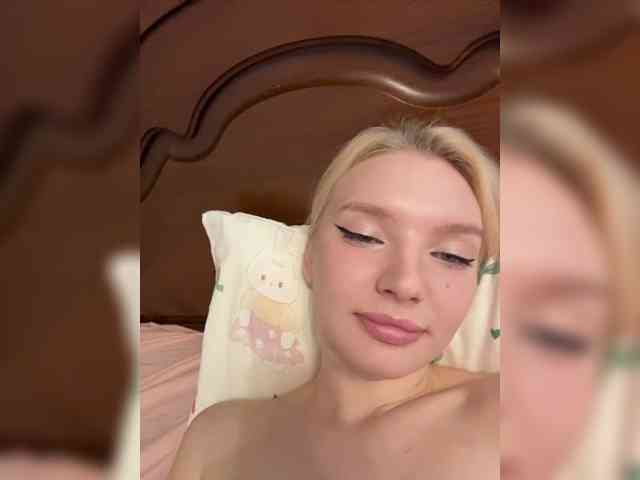 Model: AmmmyInPublic