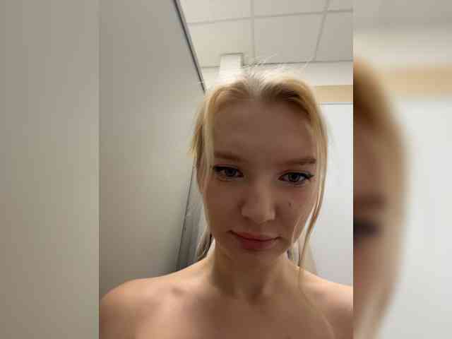 Модель: AmmmyInPublic