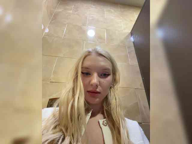 AmmyAlexInPublic webcam