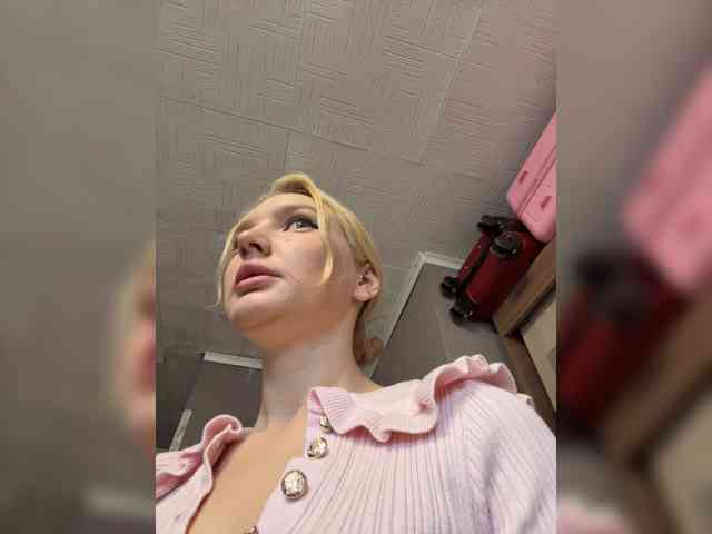 AmmmyInPublic webcam