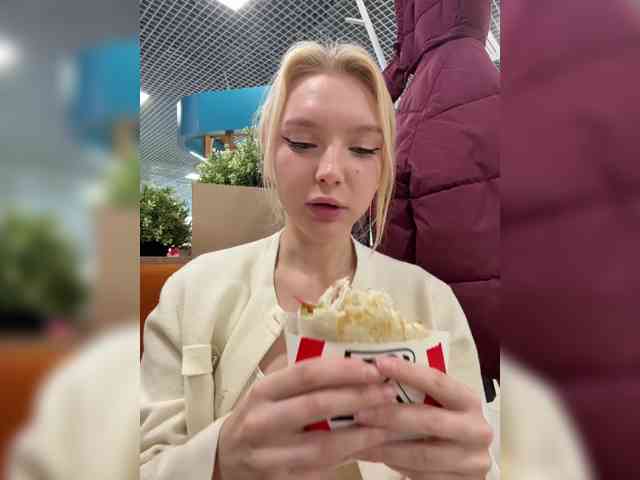 Модель: AmmmyInPublic