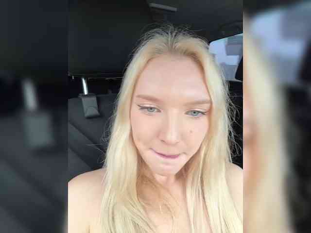 AmmyAlexInPublic webcam