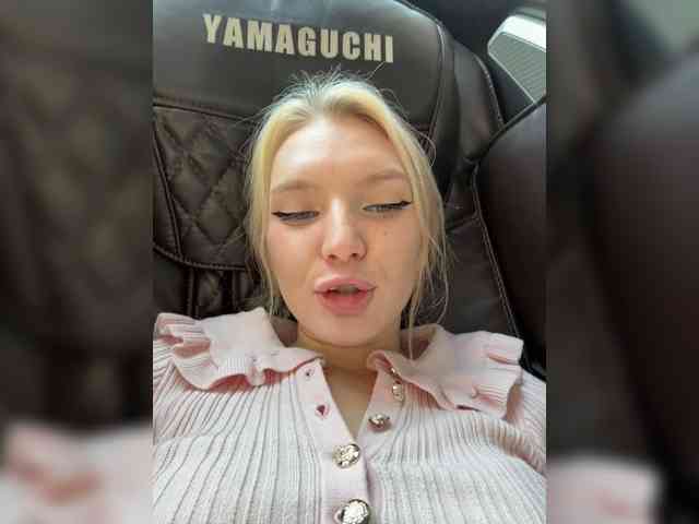 Модель: AmmmyInPublic