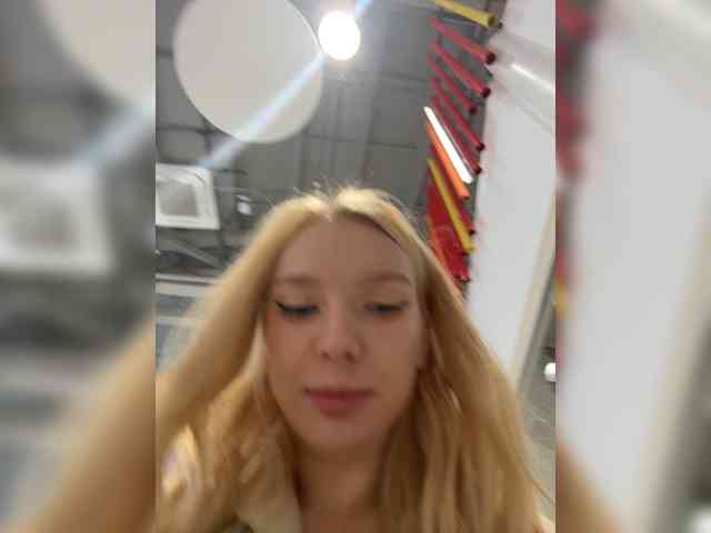 Модель: AmmyAlexInPublic